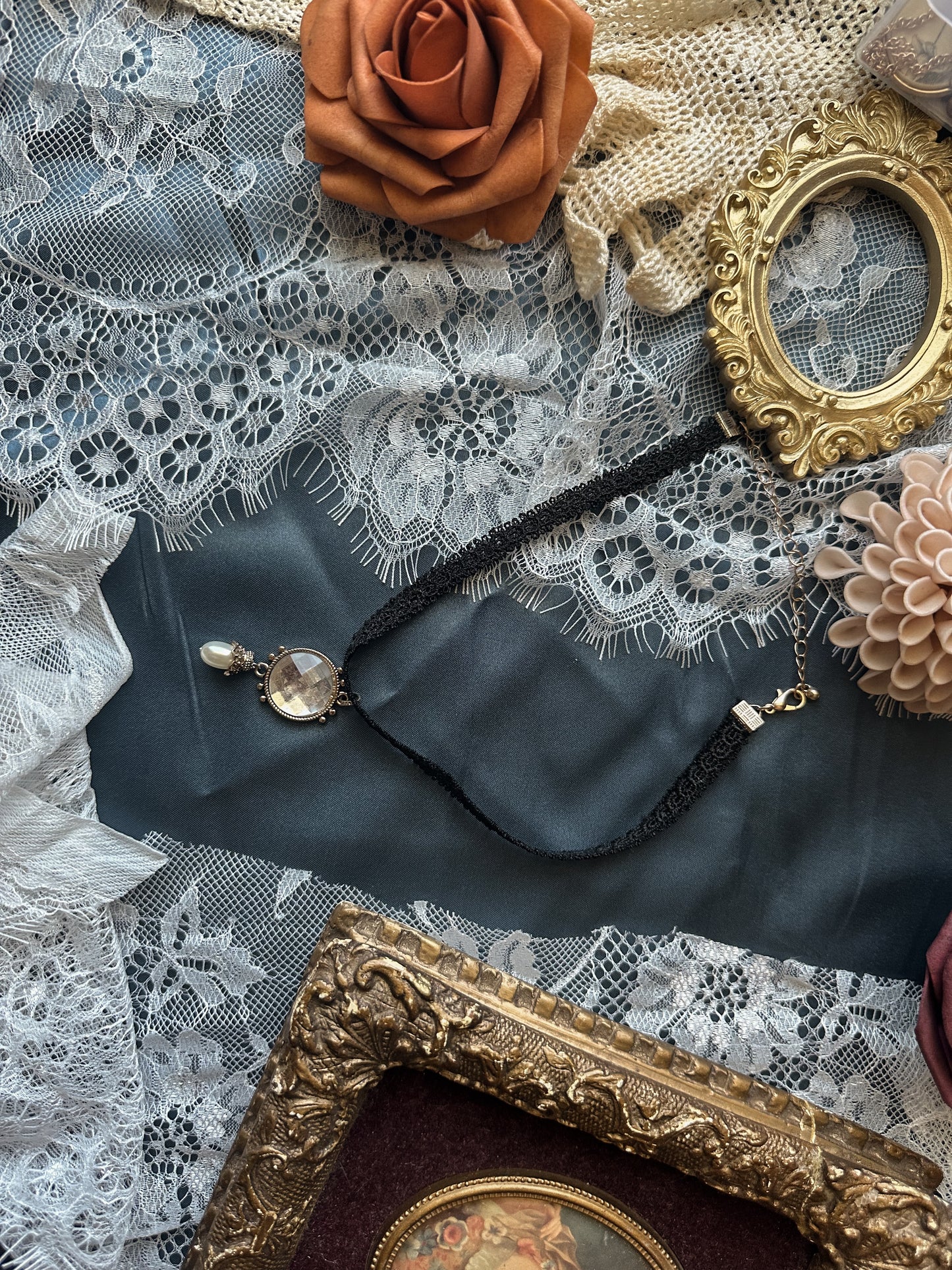 Shadowglass Choker