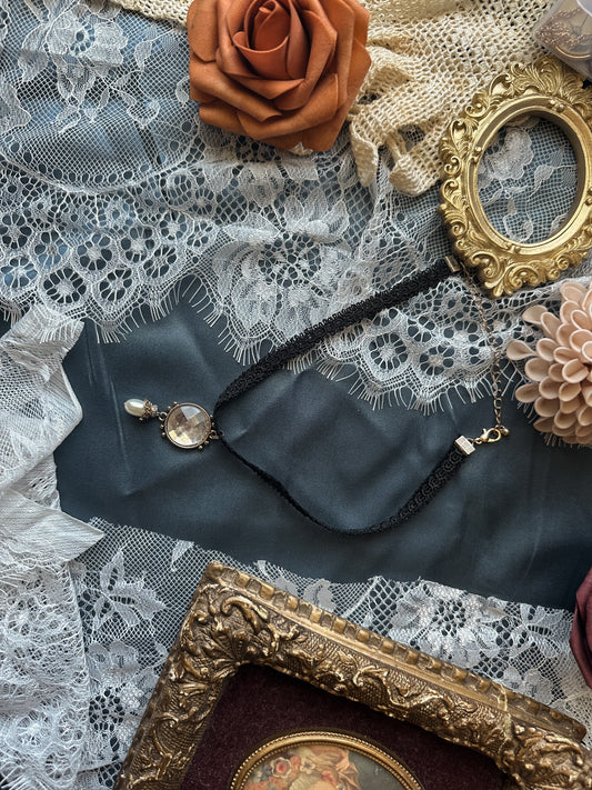 Shadowglass Choker